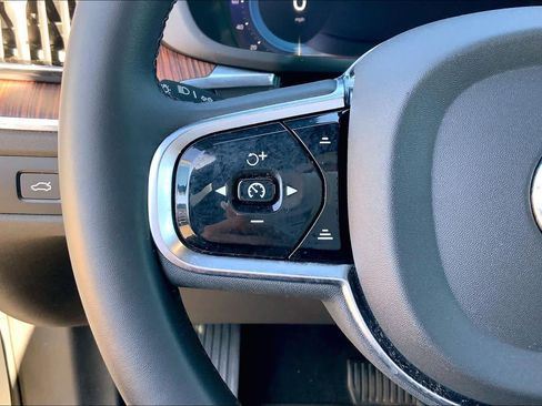 Used 2024 Volvo XC60 B5 Ultimate image 24