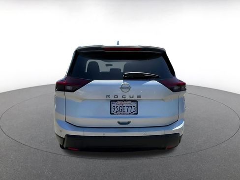 Used 2025 Nissan Rogue SV FWD image 12