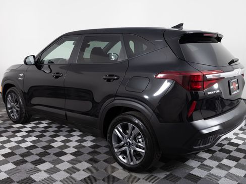 Used 2022 Kia Seltos LX AWD/4WD image 4