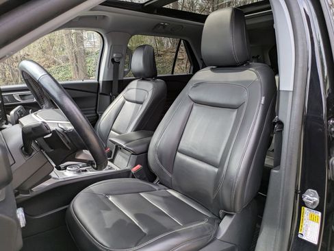 Used 2021 Ford Explorer XLT w/ Equipment Group 202A image 12