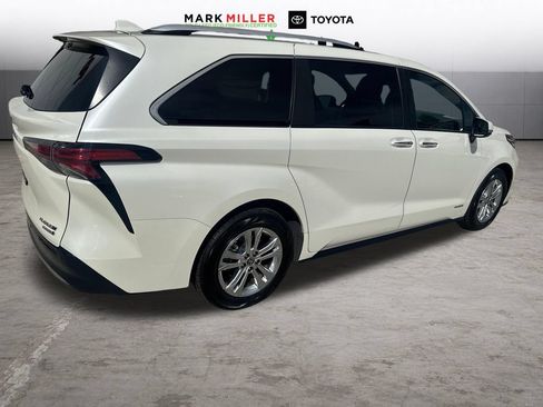 Used 2021 Toyota Sienna Platinum AWD/4WD image 6