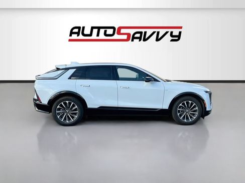 Used 2026 Cadillac Lyriq Sport AWD/4WD image 8