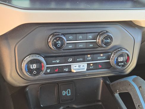 Used 2023 Ford Bronco Wildtrak AWD/4WD image 18