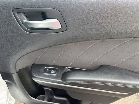 Used 2019 Dodge Charger SXT RWD image 35