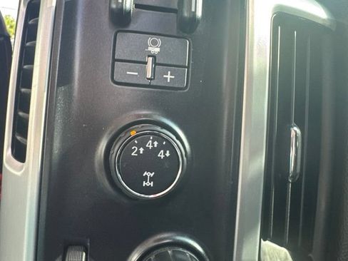 Used 2015 GMC Sierra 2500 SLE w/ SLE Preferred Package AWD/4WD image 14
