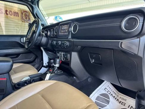 Used 2018 Jeep Wrangler Unlimited Sahara w/ Cold Weather Group AWD/4WD image 24