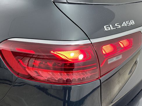 Certified 2025 Mercedes-Benz GLS 450 4MATIC image 40