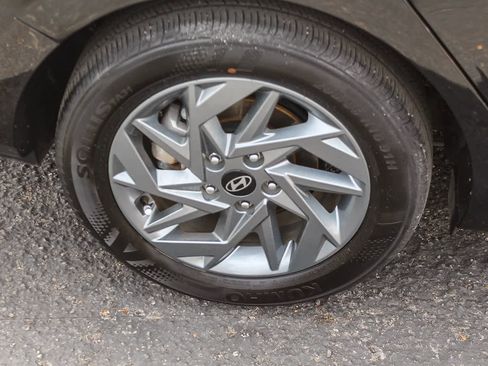 Certified 2024 Hyundai Elantra SEL FWD image 11