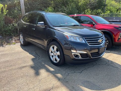 Used 2016 Chevrolet Traverse LT w/ Style and Technology Package FWD image 1