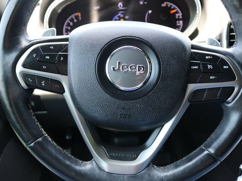 Used 2017 Jeep Grand Cherokee Altitude RWD image 21