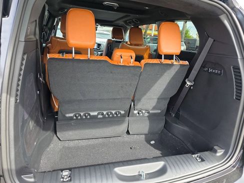New 2026 Chrysler Pacifica Pinnacle image 11
