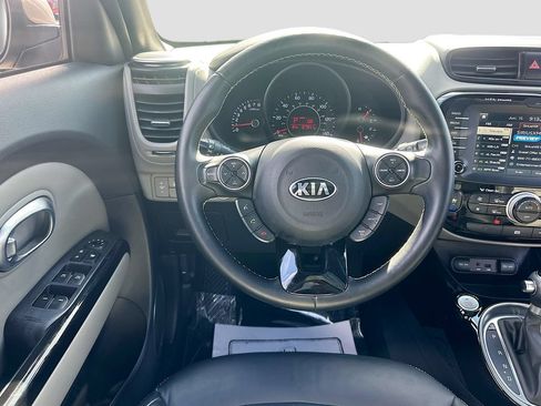 Used 2014 Kia Soul + w/ Primo Package FWD image 23
