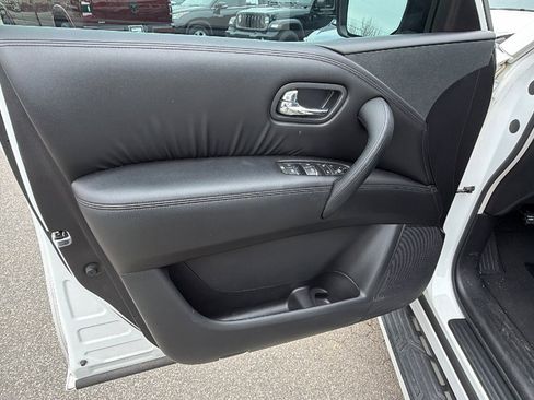 Used 2022 Nissan Armada SV w/ SV Appearance Package image 14