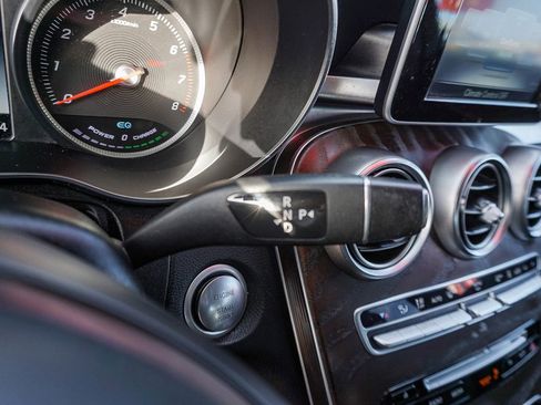 Used 2019 Mercedes-Benz GLC 350e GLC 350e image 21