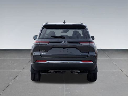 Used 2025 Jeep Grand Cherokee Laredo X w/ Luxury Tech Group I image 5