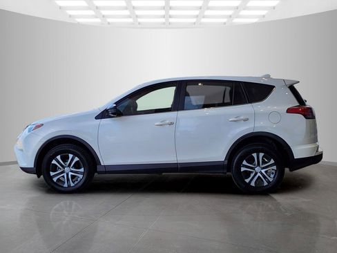 Used 2018 Toyota RAV4 LE image 8