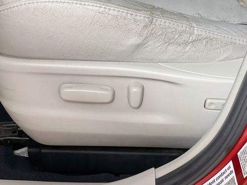 Used 2010 Toyota Venza AWD image 16