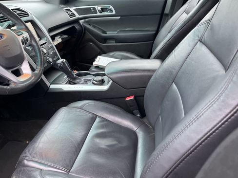 Used 2015 Ford Explorer XLT w/ Equipment Group 202B image 22