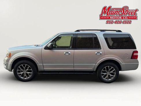 Used 2016 Ford Expedition XLT w/ Equipment Group 202A AWD/4WD image 4