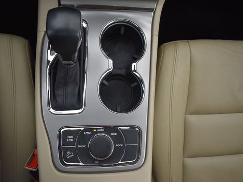 Used 2021 Jeep Grand Cherokee Limited image 18