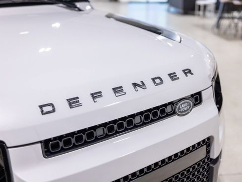 Used 2026 Land Rover Defender 110 OCTA image 25