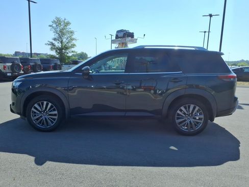 Used 2023 Nissan Pathfinder SL w/ SL Premium Package AWD/4WD image 6