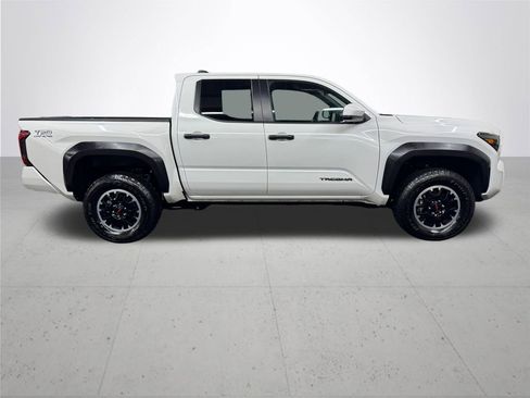 Used 2025 Toyota Tacoma TRD Off-Road image 8