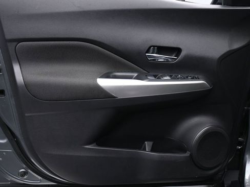 Used 2020 Nissan Kicks SV image 9