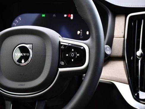 New 2026 Volvo XC90 B6 Plus w/ Protection Package Premier AWD/4WD image 24