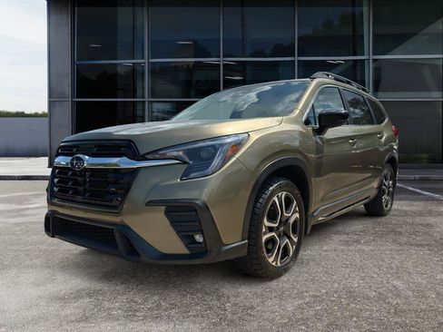 Used 2024 Subaru Ascent Limited w/ Technology Package AWD/4WD image 3