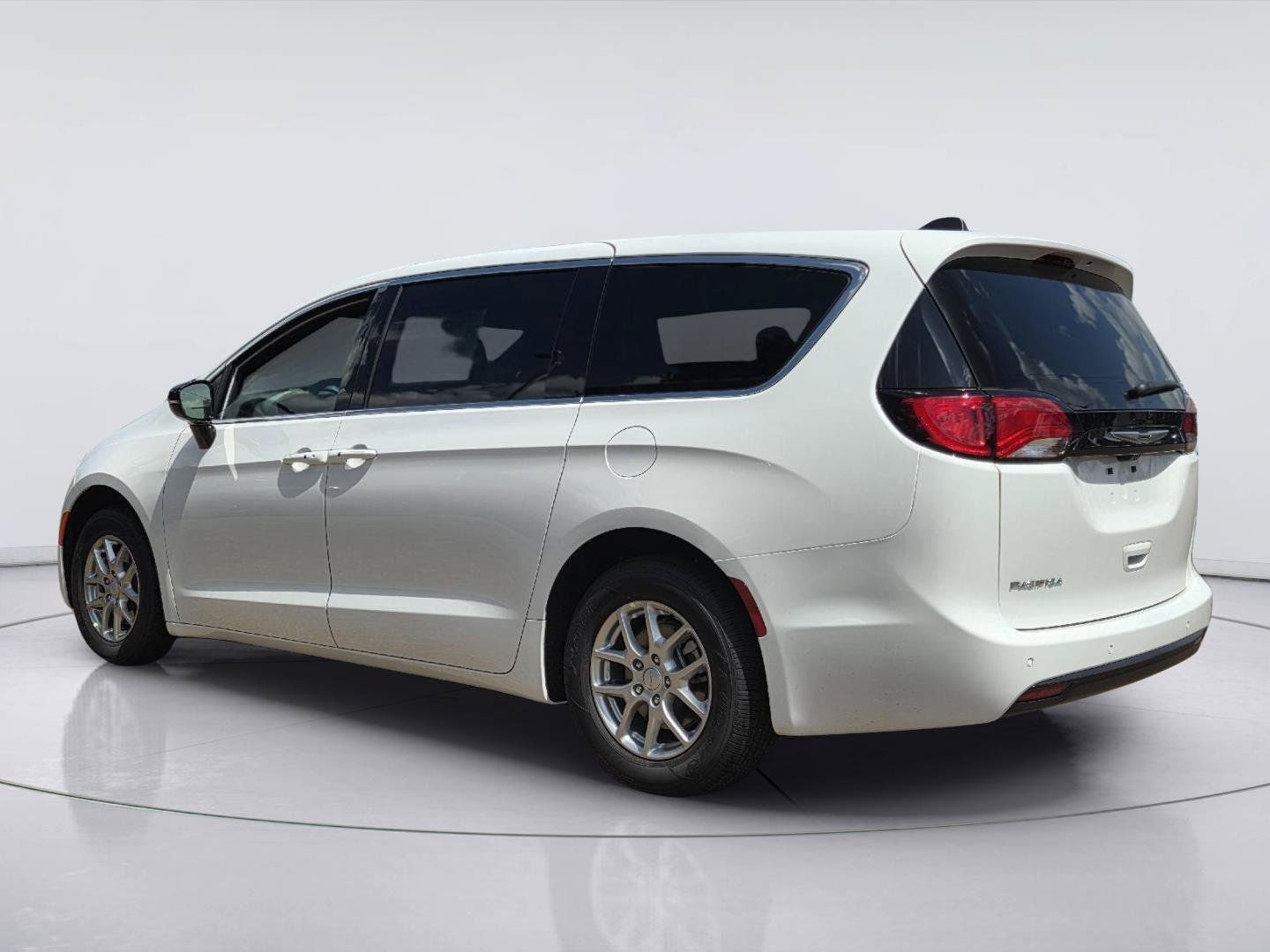 New 2027 Chrysler Pacifica LX FWD image 4