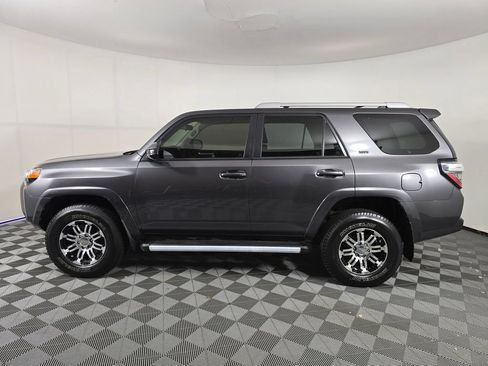 Used 2016 Toyota 4Runner SR5 AWD/4WD image 4