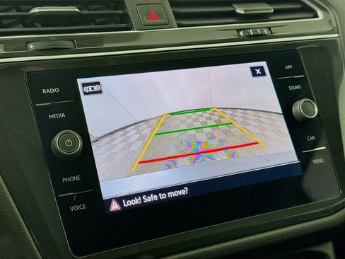 Certified 2023 Volkswagen Tiguan SE image 17