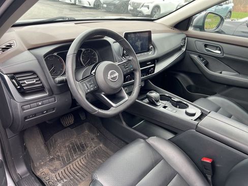 Used 2023 Nissan Rogue SV w/ SV Premium Package image 5