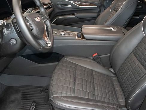 Used 2023 Cadillac Escalade Sport Platinum w/ Heavy-Duty Trailer Package AWD/4WD image 23