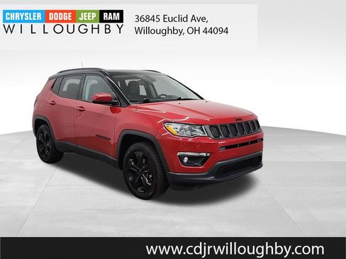 Used 2021 Jeep Compass Latitude w/ Sun and Sound Group AWD/4WD image 3