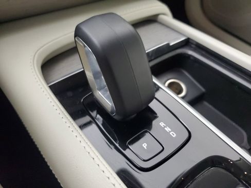 Certified 2025 Volvo XC90 T8 Core AWD/4WD image 34