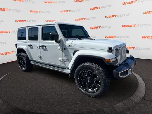 Used 2018 Jeep Wrangler Unlimited Sahara w/ Uconnect 4C Nav & Sound Group AWD/4WD image 7