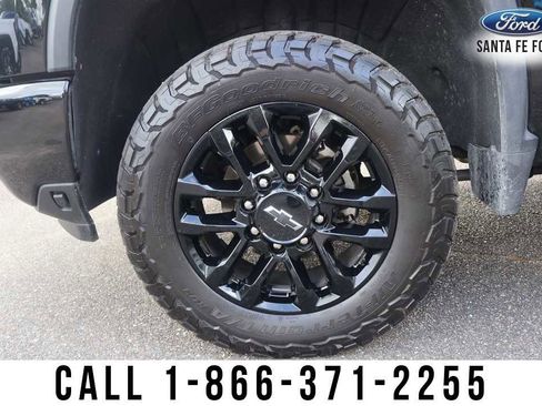 Used 2025 Chevrolet Silverado 2500 LTZ w/ LTZ Plus Package AWD/4WD image 9