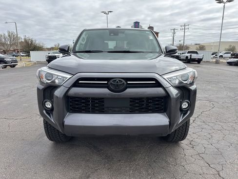 Used 2022 Toyota 4Runner SR5 Premium w/ Moonroof Package image 2
