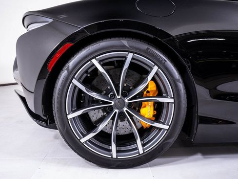Used 2025 McLaren Artura Spider RWD image 16
