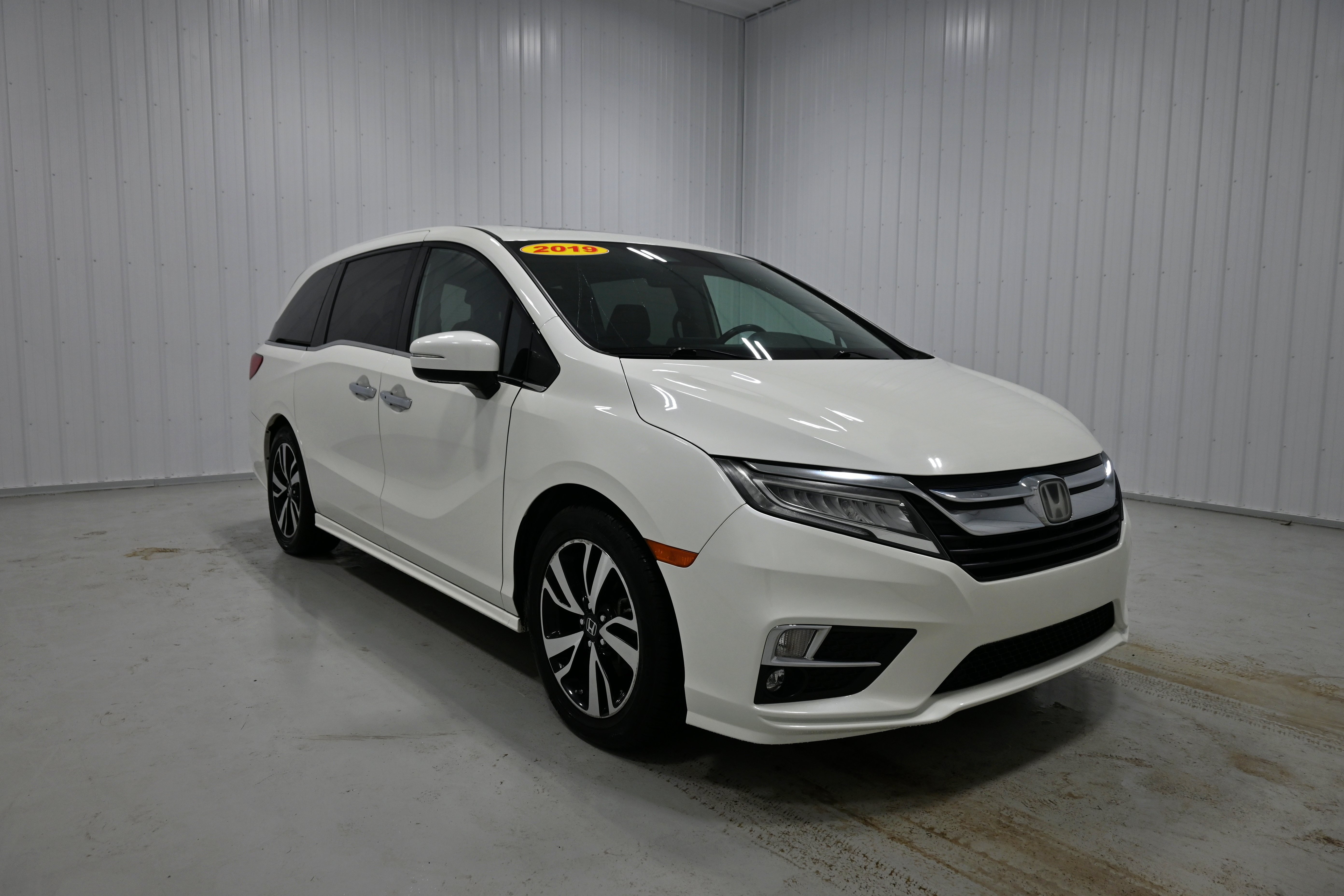 Used 2019 Honda Odyssey Elite image 2