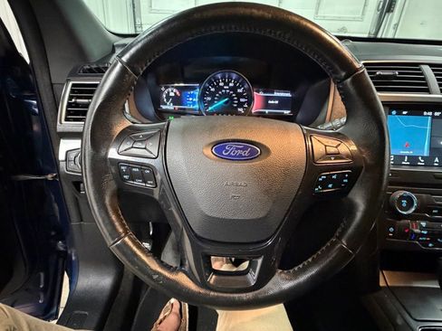 Used 2017 Ford Explorer XLT w/ Equipment Group 202A AWD/4WD image 39