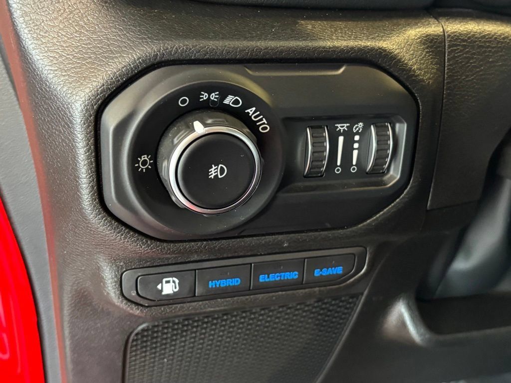 Used 2022 Jeep Wrangler Unlimited Sahara AWD/4WD image 20