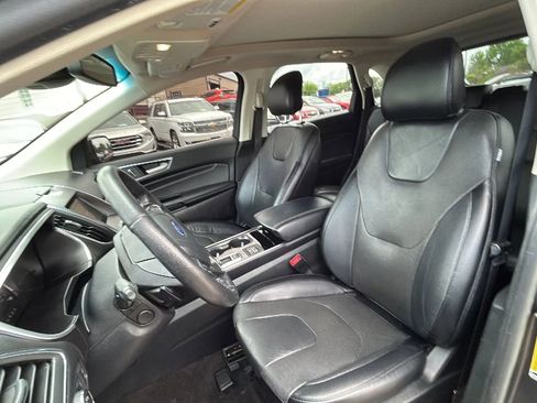 Used 2019 Ford Edge Titanium w/ Equipment Group 301A AWD/4WD image 5