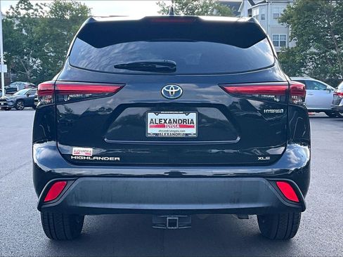 Used 2023 Toyota Highlander XLE FWD image 4