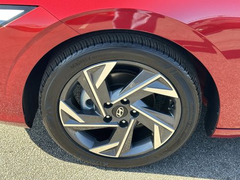 Used 2024 Hyundai Elantra SEL w/ Convenience Package image 14