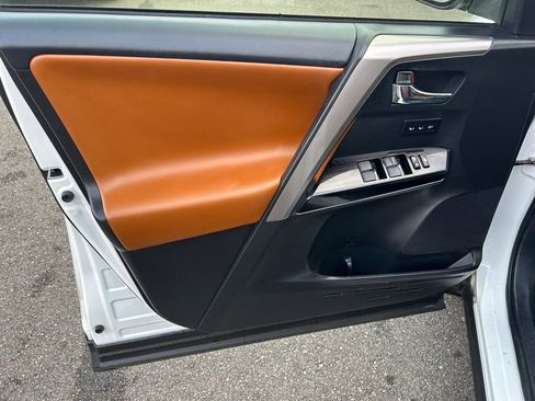 Used 2018 Toyota RAV4 Limited image 16