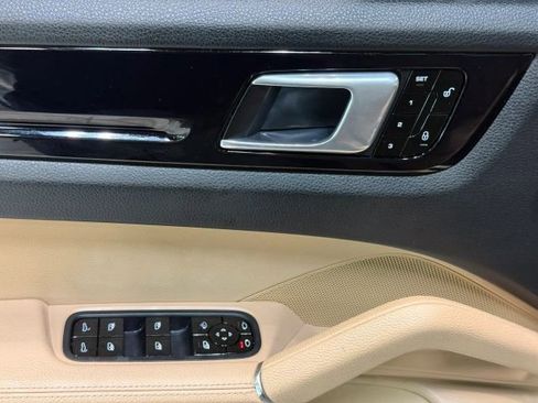 Used 2019 Porsche Cayenne AWD/4WD image 13