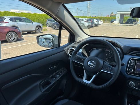 Used 2025 Nissan Versa SV FWD image 32